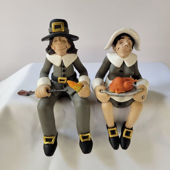 Set 2 D Manning Thanksgiving Shelf Sitter Pilgrims Man Woman Rifle Clay Figures - Picture 1 of 14